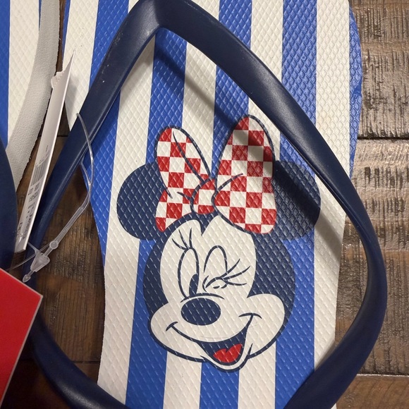 Old Navy x Disney Women’s Flip Flops size 8 - Picture 2 of 4